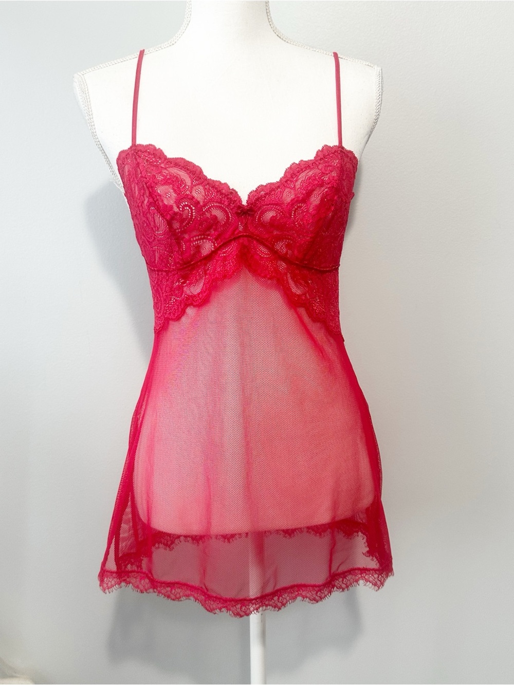 Victoria’s Sectey Sheer Lace Red slip dress Scallop Trim vintage sexy size small
